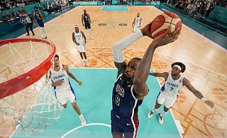 Superstar LeBron James führt das US-Team an. - Mark J. Terrill/Pool AP/dpa