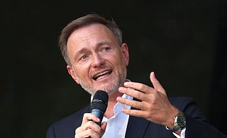 Der Bundesfinanzminister und FDP-Vorsitzende Christian Lindner fordert die Wiederanhebung der Mehrwertsteuer auf Erdgas bereits zum Jahresbeginn 2024. - Karl-Josef Hildenbrand/dpa