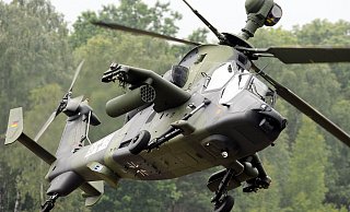 Kampfhubschrauber vom Typ Tiger fliegen bei ihren Übungen auch über Nordhessen und die Warburger Börde. - picture alliance / dpa