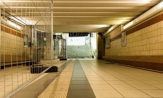 Die Unterführung im Paderborner Hauptbahnhof wird modernisiert. Optisch soll sie an das neue Bahnhofsgebäude angepasst werden. - Lena Henning