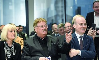 Abschied von der politischen Bühne: Der Europapolitiker Empfang für Elmar Brok zusammen mit seiner Ehefrau Renate und Ralph Brinkhaus. - Barbara Franke