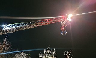 Schwieriger Einsatz für die Feuerwehr Beverungen. Ein Höhenretter hat den Hund sicher geborgen. - Sebastian Ewen/Feuerwehr Beverungen