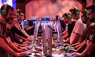 Neue Spiele testen wie hier bei der Gamescom 2024 - das ist auch bei der diesjährigen Gaming-Messe möglich. - Oliver Berg/dpa