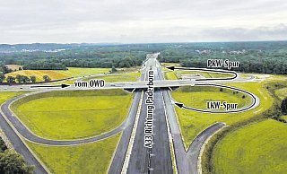 Verkehr wird entwirrt: Bislang knubbelt es sich an der Auffahrt zur A 33 im Berufsverkehr. Ab Mitte Dezember werden Lkw und Pkw getrennt auf die Autobahn geführt. - Jens Reddeker