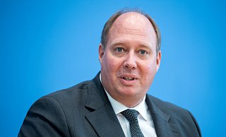 Helge Braun hätte gerne früher strengere Corona-Regeln erlassen. - picture alliance/dpa