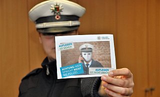 Wichtige Hinweise: Pflegekräfte können den Senioren eine Karte mit Hinweisen aushändigen. - Polizei