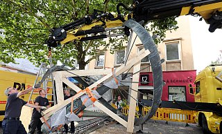 Im August 2018 ließ die Stadt den Brunnen von einer Spezialfirma abbauen. Doch saniert ist er immer noch nicht. - NW