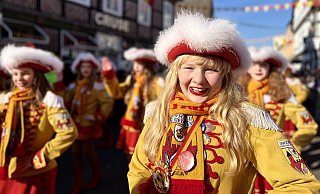 Zehntausende Jecken waren beim großen Rosenmontags-Umzug in Rietberg dabei. - Lena Vanessa Bleck