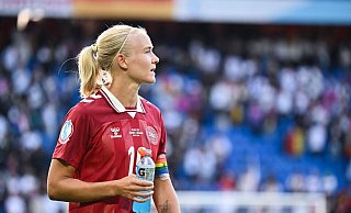Verletzt ausgewechselt: Pernille Harder vom FC Bayern. - Sebastian Christoph Gollnow/dpa