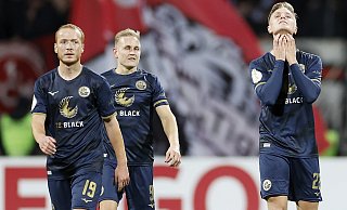 Drei Ex-Paderborner bei Hansa: Sebastian Vasiliadis (l.) dürfte am Sonntag in der Rostocker Startelf stehen. Jasper van der Werff (r.) könnte in den Kader zurückkehren. Kai Pröger ist dagegen gesperrt. - Picture Alliance