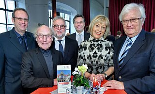 Neujahrsempfang der BfB (v. l.): Dietmar Krämer (1. Vorsitzender), Manfred Witte (Schatzmeister), Rolf Wächter (stellv. Vorsitzender), Joachim Krollpfeiffer (Ratsmitglied), Kirsten Ludwig (Vorstandsmitglied) und OB-Kandidat Rainer Ludwig. Foto: Barbara Franke - Barbara Franke