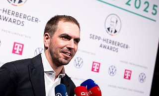 Philipp Lahm bei der Verleihung der Sepp-Herberger-Awards. - Michael Matthey/dpa