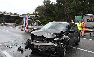 Der Autofahrer wurde bei dem Zusammenstoß leicht verletzt. - Andreas Eickhoff