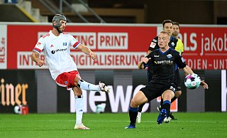 In der vergangenen Saison lieferte sich HSV-Akteur Klaus Gjasula (l.) dieses Duell mit SCP-Spieler Sebastian Vasiliadis. Ab sofort kickt Gjasula für den SV Darmstadt 98, während Vasiliadis längst in Bielefeld angeheuert hat. - picture alliance / nordphoto