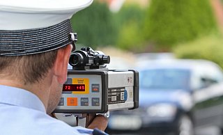 Am Wochenende hat die Kreispolizei Paderborn die Geschwindigkeit von Fahrzeugen auf der Bundesstraße 1 und der Landstraße 776 kontrolliert. Einige Verkehrsteilnehmer waren erheblich zu schnell unterwegs. - Andreas Zobe/ NW (Themenbild) Am Wochenende hat die Kreispolizei Paderborn die Geschwindigkeit von Fahrzeugen auf der Bundesstraße 1 und der Landstraße 776 kontrolliert. Einige Verkehrsteilnehmer waren erheblich zu schnell unterwegs. - Andreas Zobe/ NW (Themenbild)