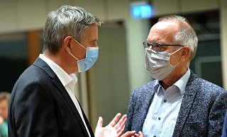 Henning Schulz (CDU) (l.) war nach dem überraschenden Stichwahl-Ergebnis sichtbar enttäuscht. - Andreas Frücht