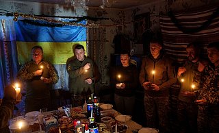 An Weihnachten zielt Russland mit seinen Angriffen auf die Energieversorgung der Ukraine. - Evgeniy Maloletka/AP/dpa