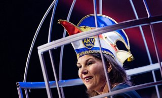 Außenministerin Annalena Baerbock bei der Festsitzung zur Verleihung des «Orden wider den tierischen Ernst» in Aachen. - Rolf Vennenbernd/dpa