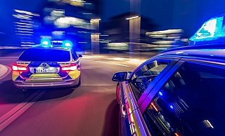 Während der Verfolgungsjagd sah der Raser zuerst als der Gewinner aus. Doch dann kam das dicke Ende. - Symbolfoto: Polizei / Jochen Tack