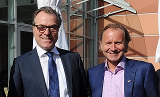 Clemens Tönnies (l.) und Hans-Ewald Reinert beim Unternehmertag 2015 in Versmold. - Archiv/Jan Herrmann