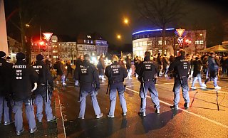 Das Bündnis gegen Rechts kritisiert die Bielefelder Polizei. - Charlotte Mahncke