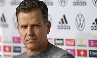DFB-Direktor Oliver Bierhoff will das WM-Quartier anhand sozialer Kriterien aussuchen. - Foto: Swen Pförtner/dpa/Archivbild