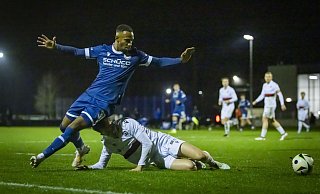 Noah Sarenren Bazee (l.) erzielte im Testspiel gegen den SV Lippstadt das 2:0 für Arminia Bielefeld. - Sarah Jonek Noah Sarenren Bazee (l.) erzielte im Testspiel gegen den SV Lippstadt das 2:0 für Arminia Bielefeld. - Sarah Jonek