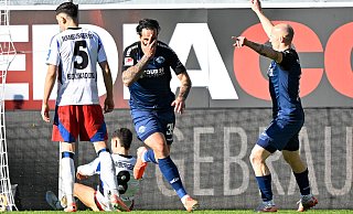 Adriano Grimaldi (Mitte) traf für seinen SC Paderborn gegen den Hamburger SV zum 2:0-Endstand. - imago images/ Ulrich Hufnagel