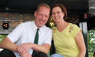 Neue Majestäten: Frank und Sabine Hermelingmeier besteigen den Steinhorster Thron. - Regina Brucksch