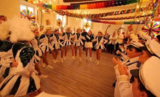 Bei der Feier am Rosenmontag im Steinheimer Rathaus erhält Christian Hundt den besonderen Orden. - David Schellenberg