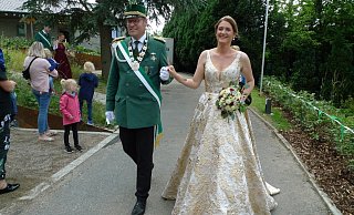 Majestätisch: König Stefan Buschmeier und seine Frau Isabell. - Loni Maoro