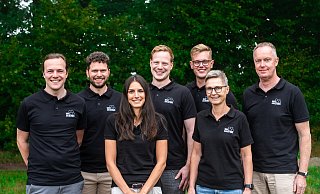 Dr. Kasper van der Zwan (v. l.), Sascha Potthoff-Wenner, Rosa Marciano, Dennis Kleine-Tebbe, Henry Spiering, Eva Willich und Volker Willich stehen hinter der Idee von Wax Solutions. - Eric Eggert