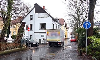 Fauler Steg (Einmündung hier von links) rechts ist totales Halteverbot ungefähr bis auschließlich rotes Auto Foto: Kiel-Steinkamp - Frank-Michael Kiel-Steinkamp