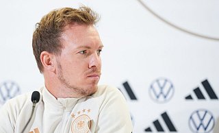 Bundestrainer Julian Nagelsmann stellt sich in einer Pressekonferenz den Fragen der Journalisten. - Eva Manhart/apa/dpa