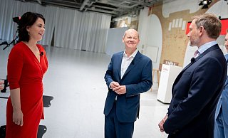 Annalena Baerbock (l), Olaf Scholz (M, SPD) und Christian Lindner. - picture alliance/dpa