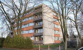 Die Unruhe in Blankenhagen wächst. Schon bald könnten in diesem Hochhaus des Gütersloher Stadtteils Werksarbeiter untergebracht werden. - Ludger Osterkamp