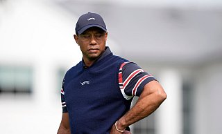 Tiger Woods musste sich wegen eines Bandscheibenvorfalls erneut am Rücken operieren lassen. - Ryan Sun/AP/dpa