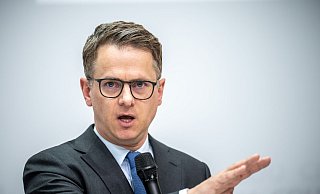 CDU-Vize Carsten Linnemann möchte, dass Arbeitslose zu Jobs verpflichtet werden können. - Michael Kappeler/dpa