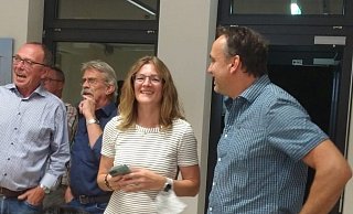 Ute Dülfer hatte am 13. September beste Laune als sie die Ergebnisse der Bürgermeisterwahl in Lichtenau sah. Vor der Stichwahl gibt es aber einen verschärften Wahlkampf - angefacht von der CDU. - Regina Brucksch