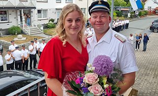 Lars Leifert und Selina Köring führen den Germeter Schützenverein als Königspaar an. - Schützenverein Germete