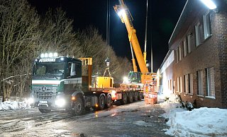 Teile des Daches einer Werkhalle des Türenherstellers HGM ist aufgrund der massiven Schneelast eingestürzt. Der Geschäftsführer geht von einem Millionenschaden aus. - Andreas Eickhoff