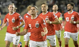 Marcel Sabitzer (vorne) erzielte den Siegtreffer für Österreich. - Robert Jaeger/APA/dpa