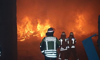 Einer der vier Fälle: Heiligabend musste die Feuerwehr einen Brand auf dem Gelände der Entsorgungsfirma Göhner löschen. - Ekkehard Wind