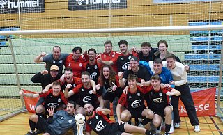 Der Fußball-Landesligist Hövelhofer SV triumphierte beim Silvester-Cup des SV Heide nun bereits zum sechsten Mal. - Jochem Schulze Der Fußball-Landesligist Hövelhofer SV triumphierte beim Silvester-Cup des SV Heide nun bereits zum sechsten Mal. - Jochem Schulze