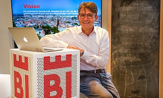 2007 bezeichnet Matthias Eichler als Wendepunkt, da in diesem Jahr das Smartphone „iPhone" vorgestellt wurde und die Digitalisierung in den Augen Eichlers seitdem so richtig Fahrt aufnahm. - Andreas Zobe