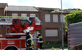In Moers wurden bei dem Unwetter am Mittwoch teilweise Dächer abgedeckt. - Alex Forstreuter/dpa