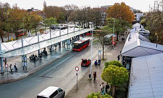 Am Busbahnhof in Herford soll es zu dem Angriff auf den 18-Jährigen gekommen sein. - Daniel Salmon
