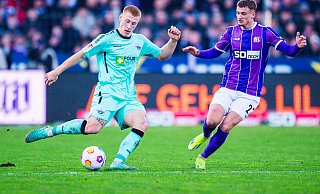 Laurin Curda (l.), hier im Duell gegen den Osnabrücker Michael Cuisance, ist derzeit eine feste Größe in der Paderborner Defensive. - Imago Images