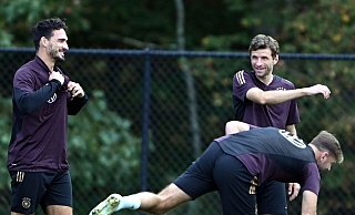 Mats Hummels (l) und Thomas Müller spielen wieder für das DFB-Team. - Federico Gambarini/dpa