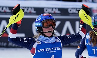 100 Weltcup-Siege: Mikaela Shiffrin konnte es zunächst selbst kaum glauben. - Piermarco Tacca/AP/dpa